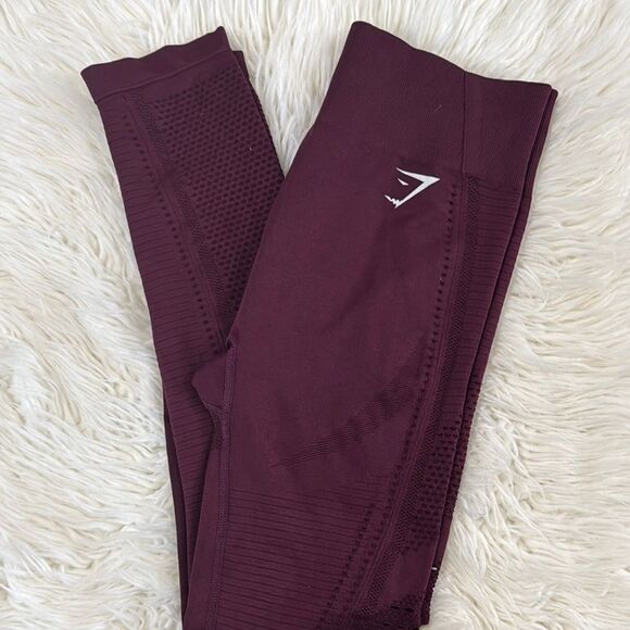 GYMSHARK Burgundy Leggings with Logo Size Medium - Picture 1 of 6
